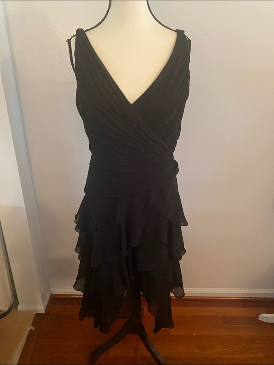 Tadashi Shoji Dresses & Skirts - Tadashi shoji size 6 black dress perfect condition